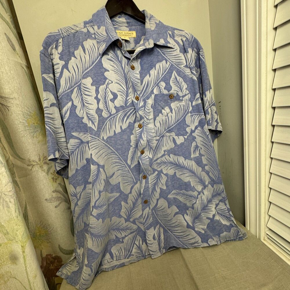 Island Republic Men's XL 100% Silk Hawaiian Shirt Blue Floral Aloha Resort